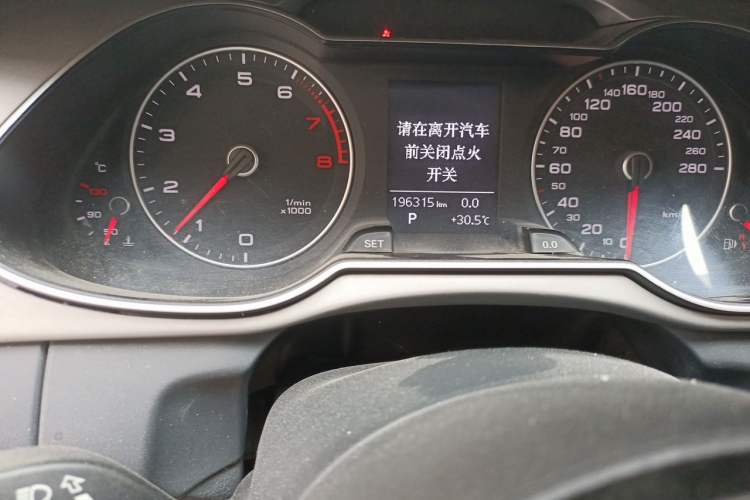 Used Audi A4L 2015 35 TFSI Automatic Comfort Model Odometer Close Up