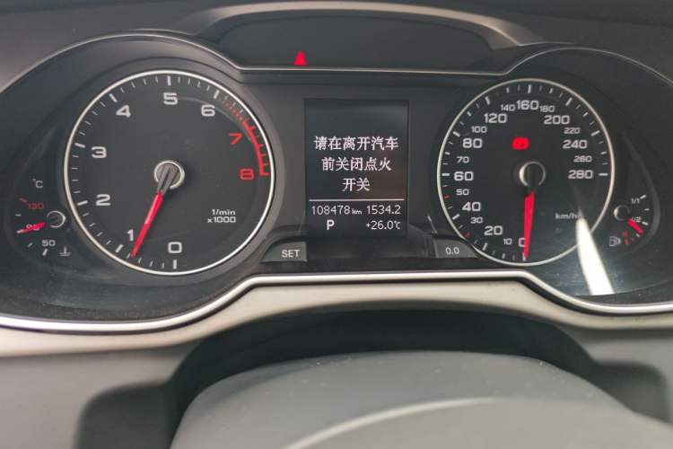 Used Audi A4L 2015 35 TFSI Automatic Standard Model Odometer Close Up