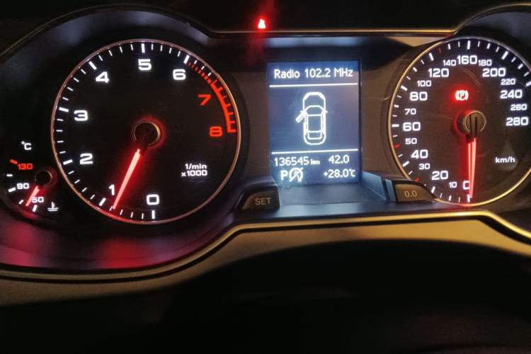Used Audi A4L 2015 35 TFSI Automatic Comfort Model Odometer Close Up