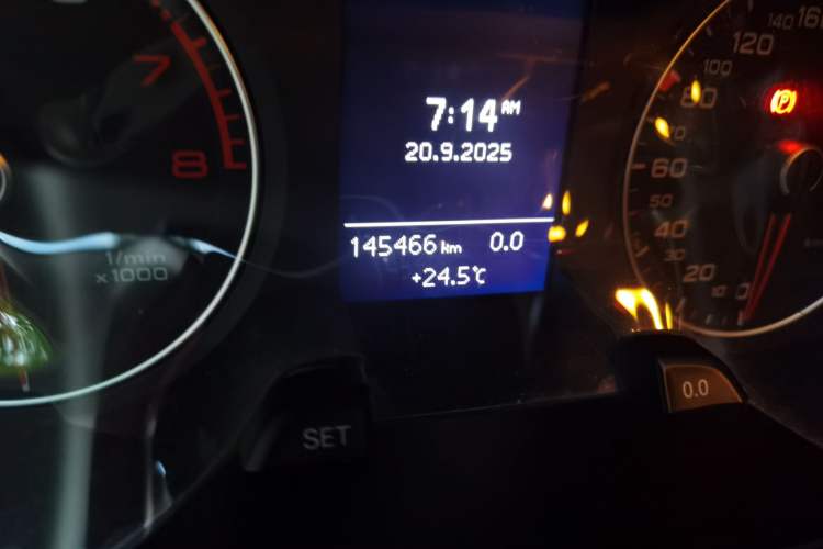 Used Audi A4L 2015 45 TFSI quattro Individual Sport Edition Odometer Close Up
