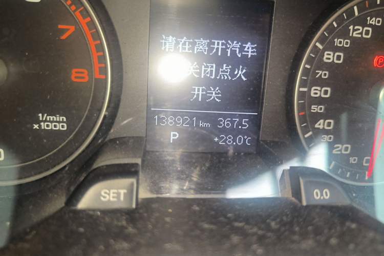 Used Audi A4L 2015 35 TFSI Automatic Standard Model Odometer Close Up