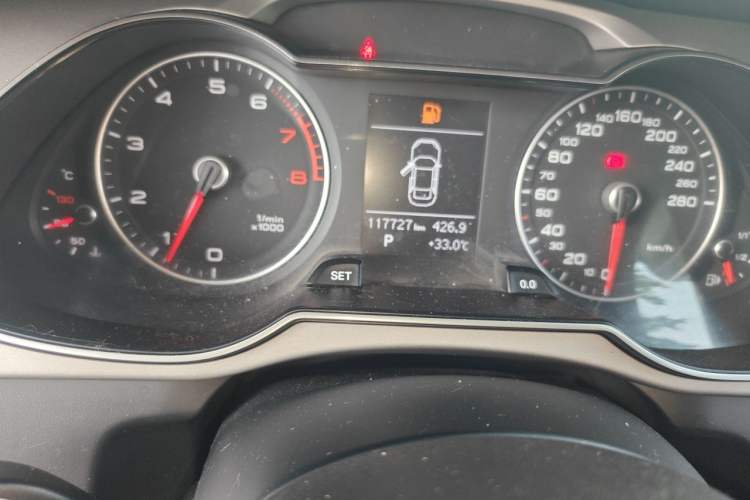 Used Audi A4L 2015 35 TFSI Automatic Standard Model Odometer Close Up