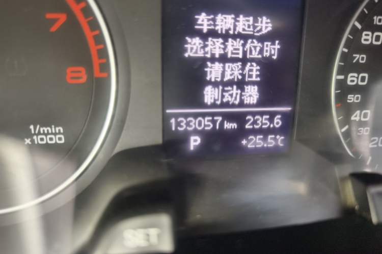 Used Audi A4L 2015 35 TFSI Automatic Standard Model Odometer Close Up