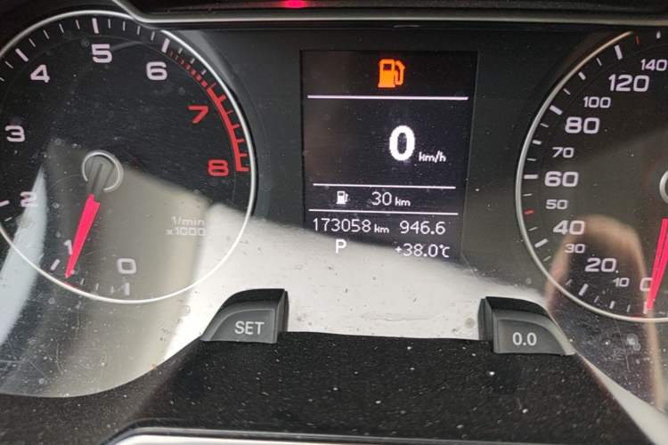 Used Audi A4L 2015 30 TFSI Automatic Comfort Model Odometer Close Up