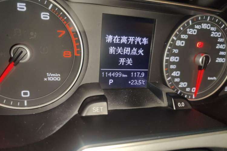 Used Audi A4L 2015 45 TFSI quattro Individual Sport Edition Odometer Close Up