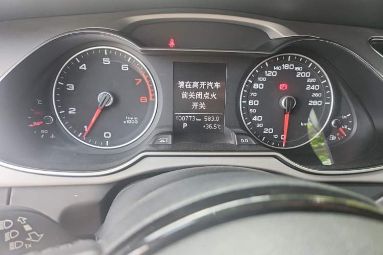 Used Audi A4L 2015 35 TFSI Automatic Comfort Model Odometer Close Up
