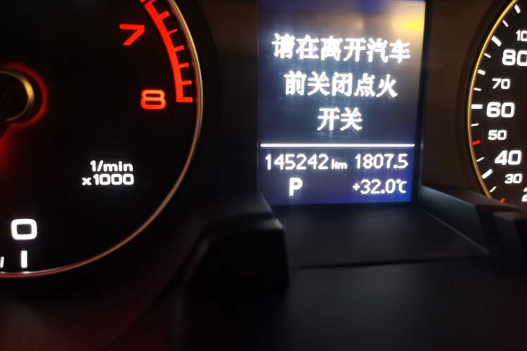 Used Audi A4L 2015 35 TFSI Automatic Comfort Model Odometer Close Up