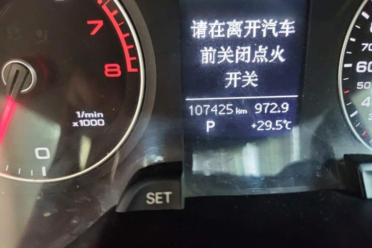 Used Audi A4L 2015 35 TFSI Automatic Standard Model Odometer Close Up
