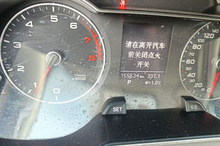 Used Audi A4L 2015 35 TFSI Automatic Comfort Model Odometer Close Up