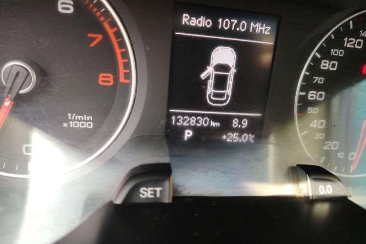 Used Audi A4L 2015 35 TFSI Automatic Standard Model Odometer Close Up