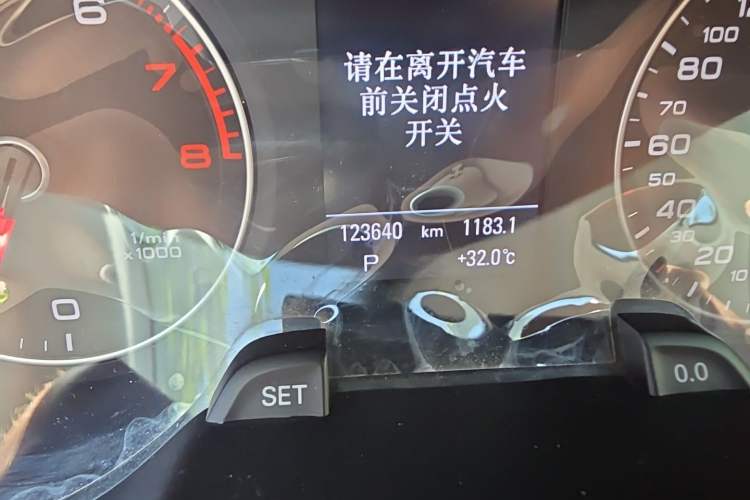Used Audi A4L 2015 35 TFSI Automatic Technology Model Odometer Close Up