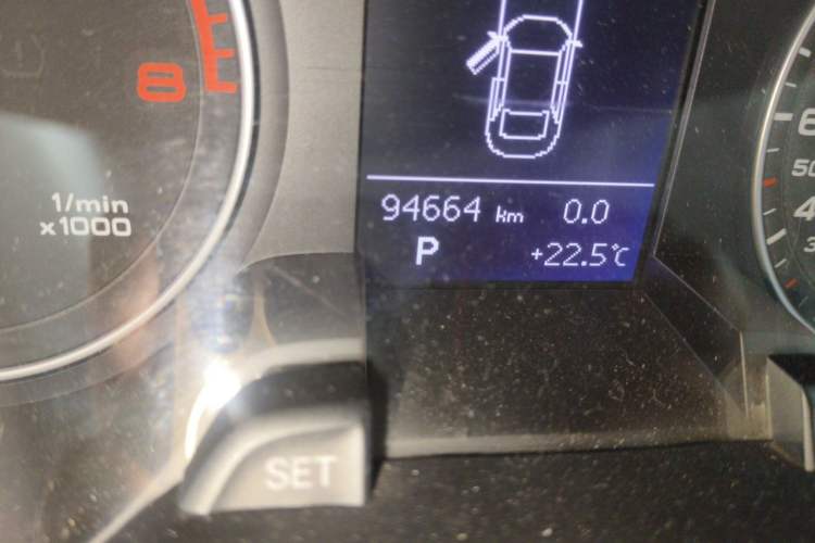 Used Audi A4L 2015 45 TFSI quattro Individual Sport Edition Odometer Close Up