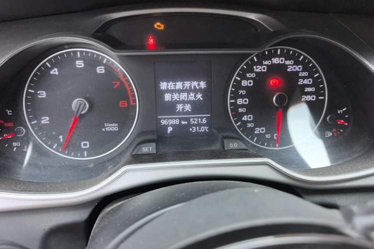 Used Audi A4L 2015 35 TFSI Automatic Standard Model Odometer Close Up