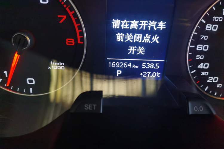 Used Audi A4L 2015 35 TFSI Automatic Comfort Model Odometer Close Up