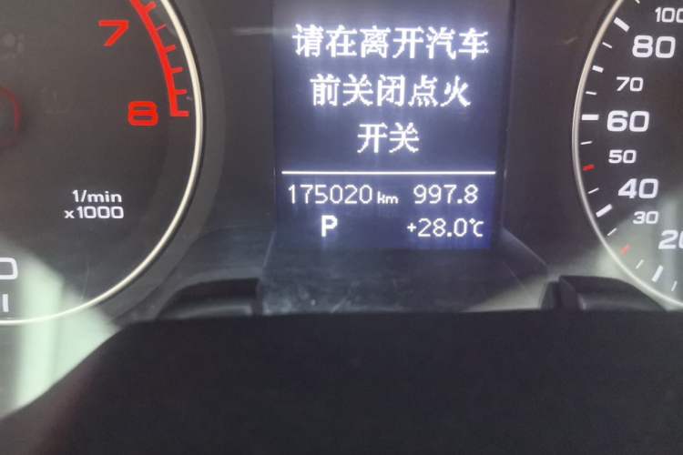 Used Audi A4L 2015 35 TFSI Automatic Standard Model Odometer Close Up