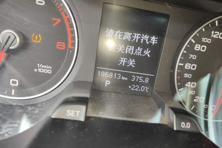 Used Audi A4L 2015 35 TFSI Automatic Standard Model Odometer Close Up