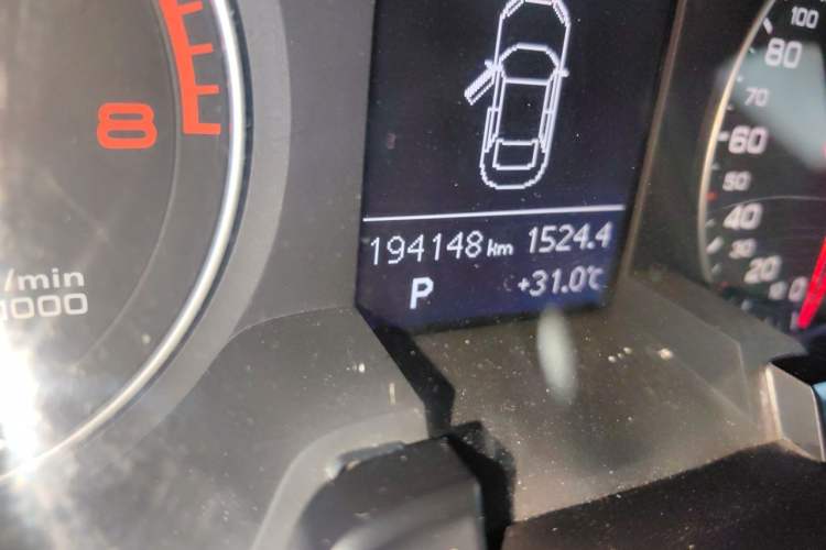 Used Audi A4L 2015 35 TFSI Automatic Standard Model Odometer Close Up