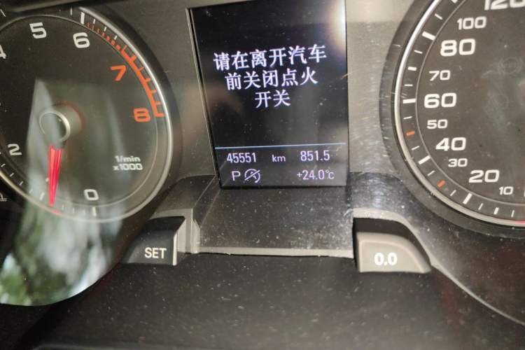 Used Audi A4L 2015 35 TFSI Automatic Technology Model Odometer Close Up