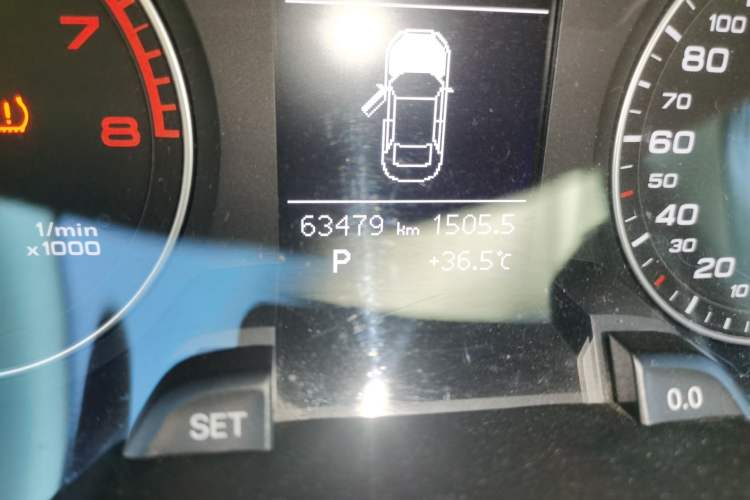 Used Audi A4L 2015 35 TFSI Automatic Standard Model Odometer Close Up