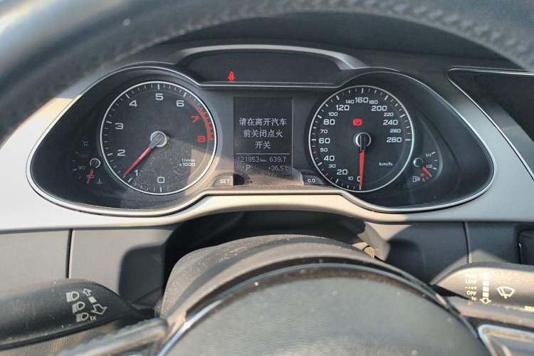 Used Audi A4L 2015 35 TFSI Automatic Standard Model Odometer Close Up