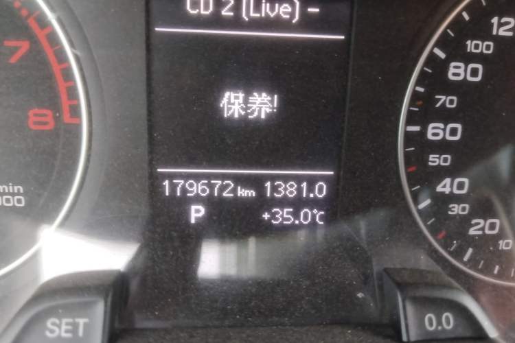 Used Audi A4L 2015 35 TFSI Automatic Comfort Model Odometer Close Up