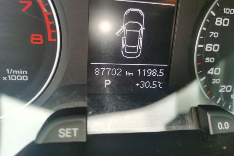 Used Audi A4L 2015 45 TFSI quattro Individual Sport Edition Odometer Close Up