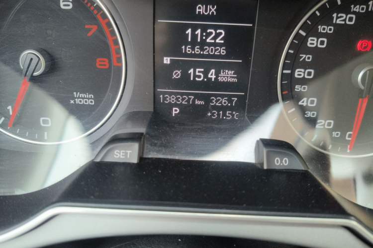 Used Audi A4L 2015 35 TFSI Automatic Comfort Model Odometer Close Up
