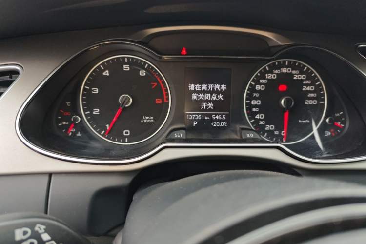 Used Audi A4L 2015 35 TFSI Automatic Standard Model Odometer Close Up