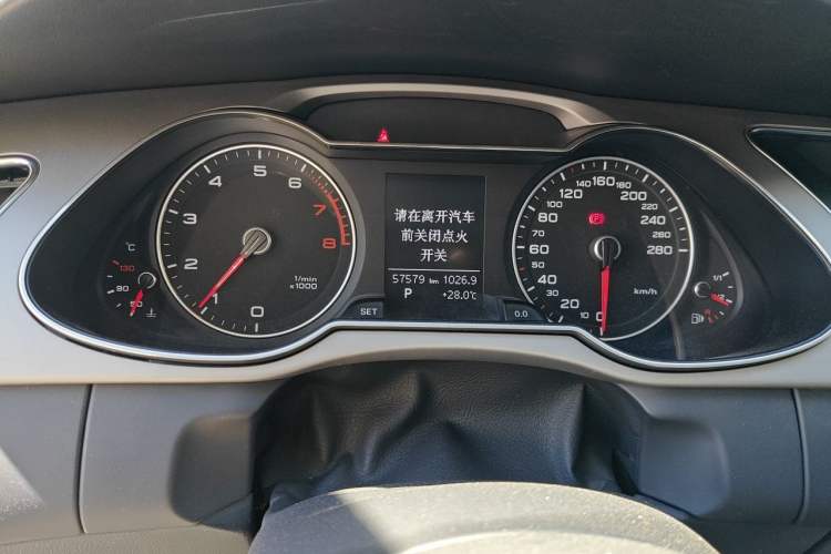 Used Audi A4L 2015 35 TFSI Automatic Standard Model Odometer Close Up
