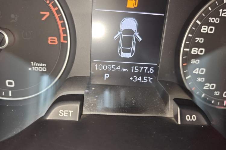 Used Audi A4L 2015 35 TFSI Automatic Standard Model Odometer Close Up