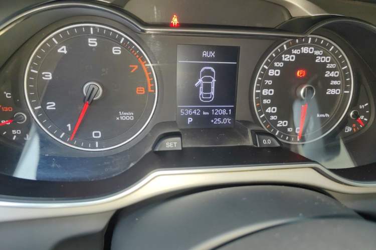 Used Audi A4L 2015 45 TFSI quattro Individual Sport Edition Odometer Close Up