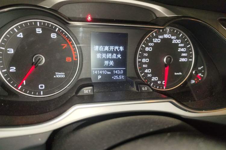 Used Audi A4L 2015 35 TFSI Automatic Standard Model Odometer Close Up