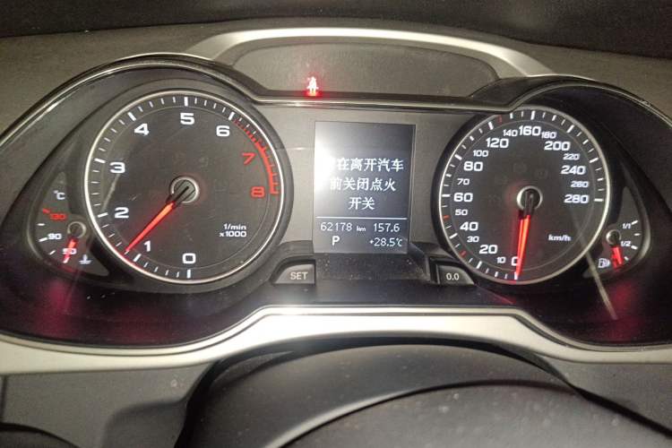 Used Audi A4L 2015 35 TFSI Automatic Comfort Model Odometer Close Up