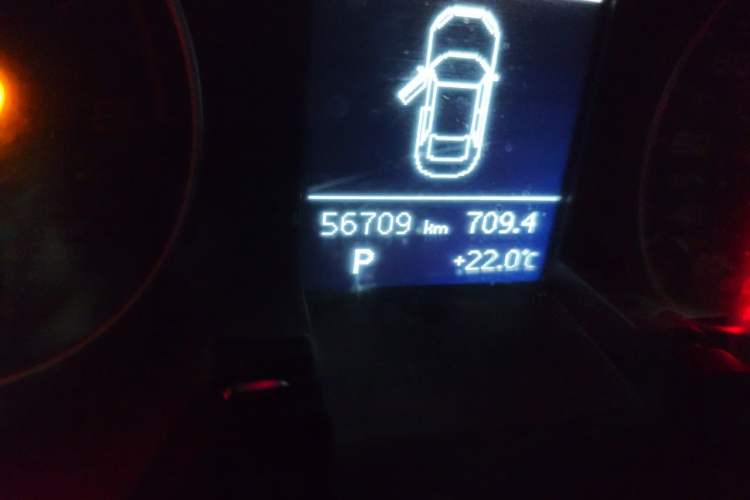 Used Audi A4L 2015 35 TFSI Automatic Standard Model Odometer Close Up