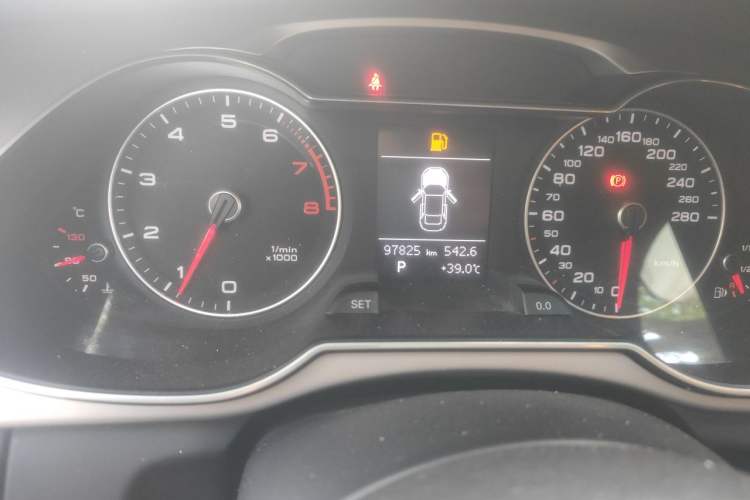 Used Audi A4L 2015 35 TFSI Automatic Standard Model Odometer Close Up