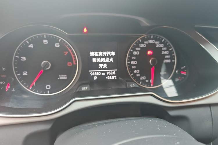 Used Audi A4L 2015 35 TFSI Automatic Comfort Model Odometer Close Up