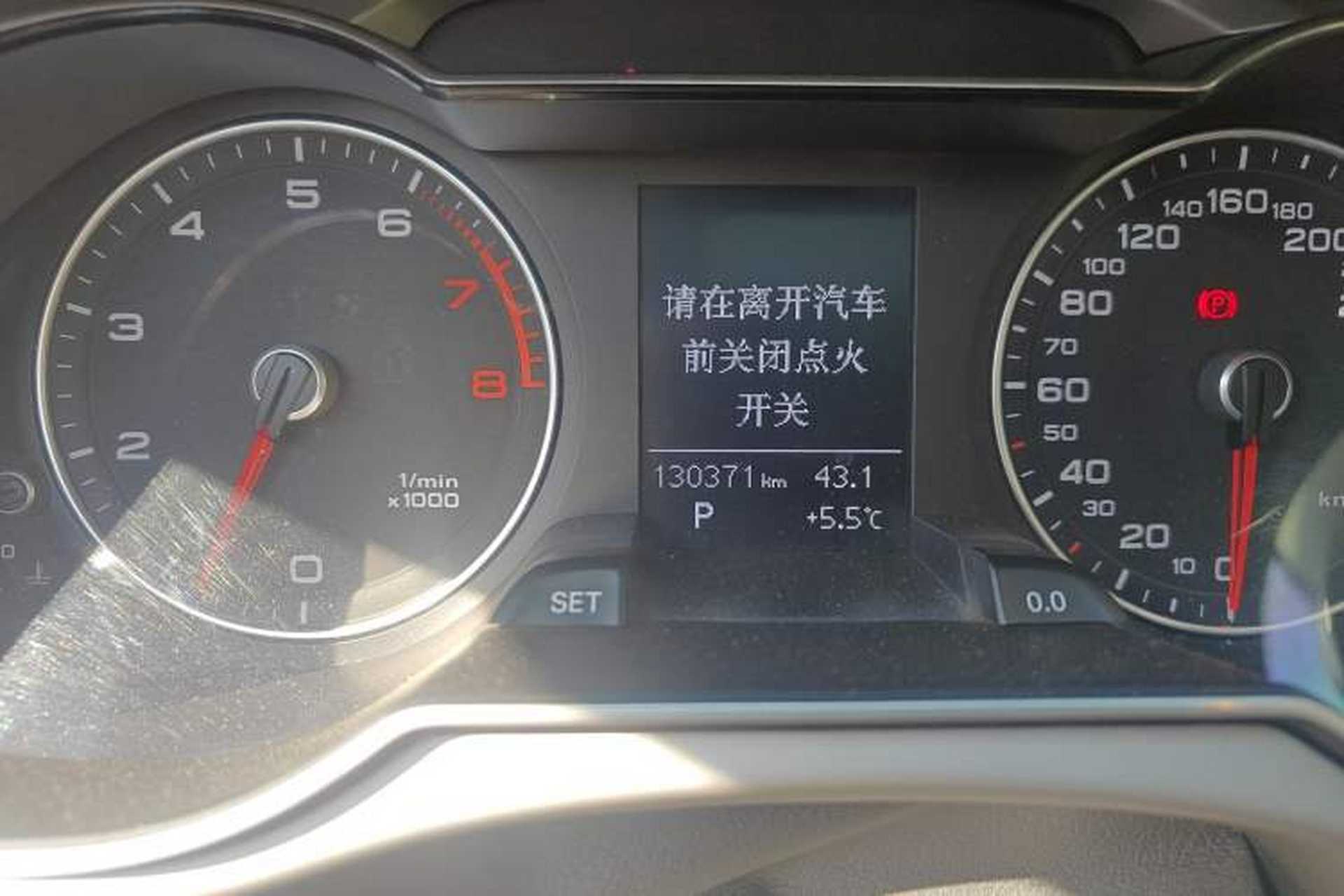 Used Audi A4L 2015 35 TFSI Automatic Comfort Model Odometer Close Up
