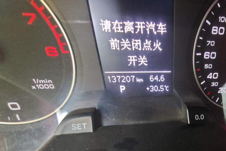 Used Audi A4L 2015 45 TFSI quattro Individual Sport Edition Odometer Close Up