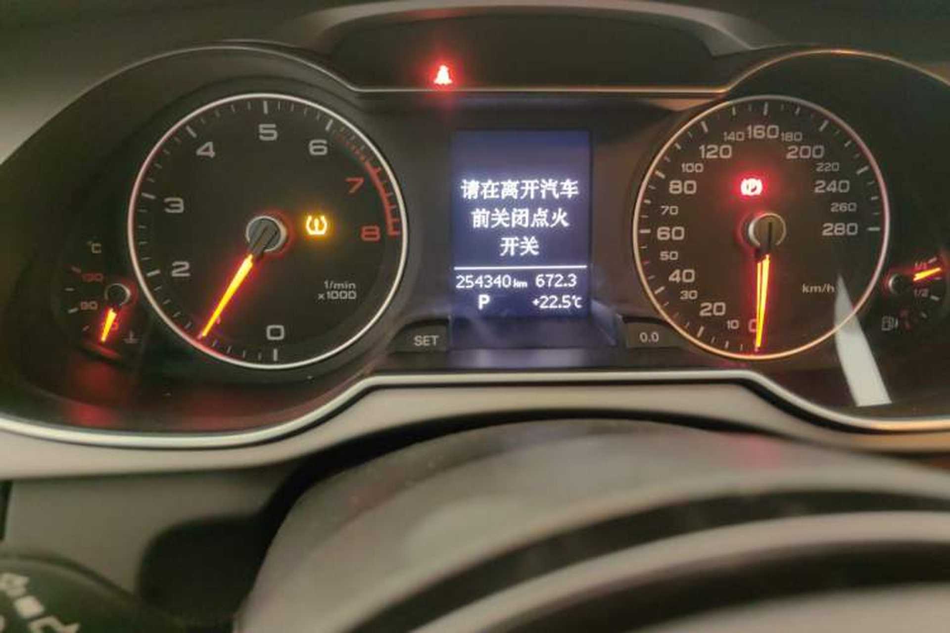Used Audi A4L 2015 35 TFSI Automatic Standard Model Odometer Close Up