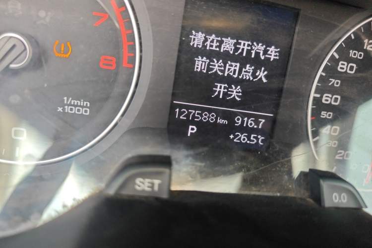 Used Audi A4L 2015 35 TFSI Automatic Standard Model Odometer Close Up