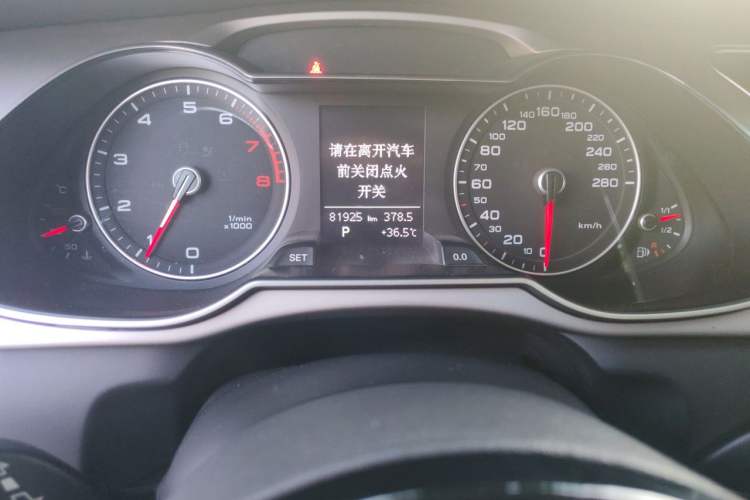 Used Audi A4L 2015 35 TFSI Automatic Standard Model Odometer Close Up