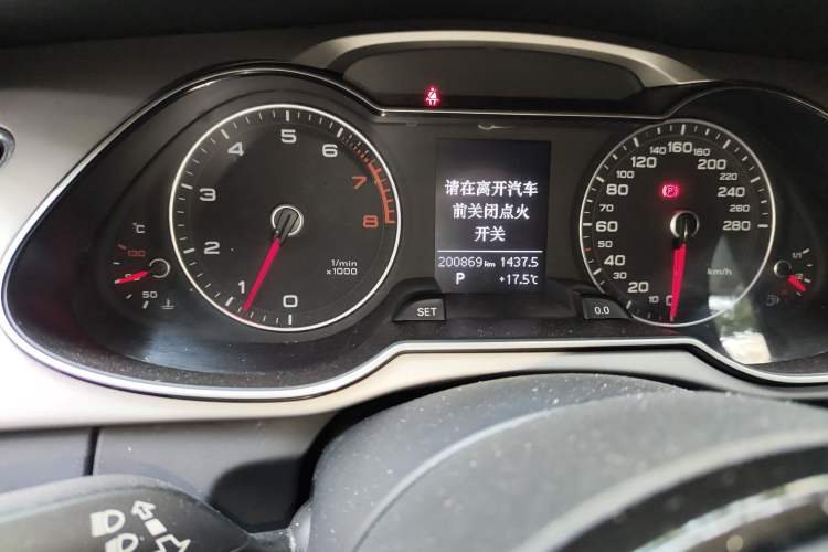 Used Audi A4L 2015 35 TFSI Automatic Standard Model Odometer Close Up