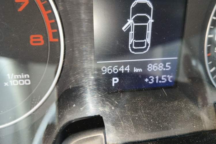 Used Audi A4L 2015 35 TFSI Automatic Standard Model Odometer Close Up