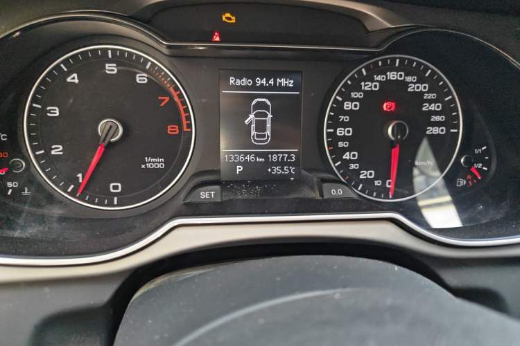 Used Audi A4L 2015 45 TFSI quattro Individual Sport Edition Odometer Close Up