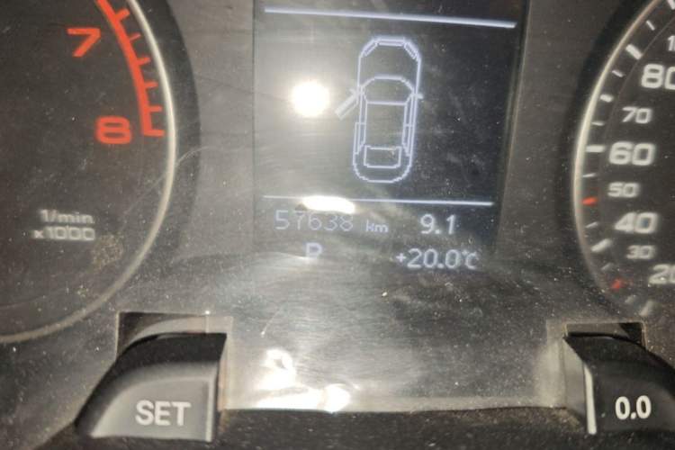 Used Audi A4L 2015 35 TFSI Automatic Comfort Model Odometer Close Up