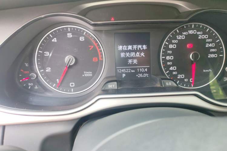 Used Audi A4L 2015 35 TFSI Automatic Standard Model Odometer Close Up