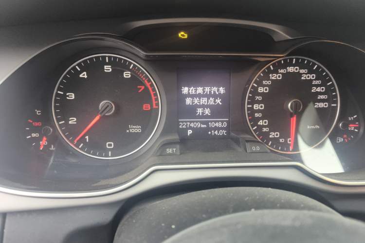 Used Audi A4L 2015 45 TFSI quattro Individual Sport Edition Odometer Close Up