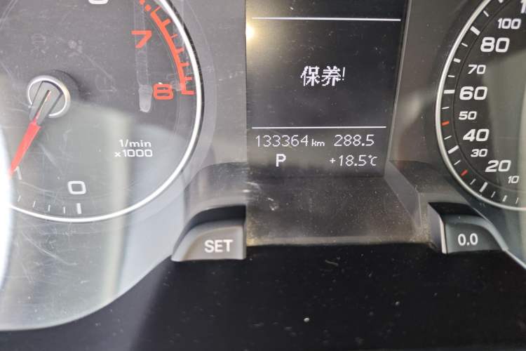 Used Audi A4L 2015 35 TFSI Automatic Standard Model Odometer Close Up