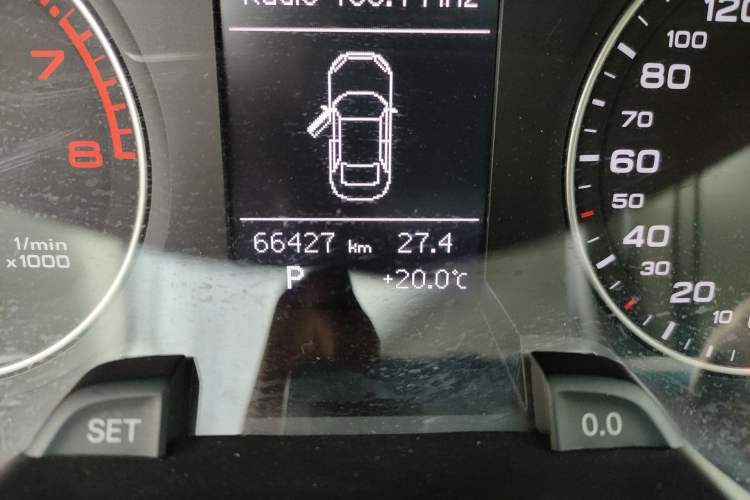 Used Audi A4L 2015 35 TFSI Automatic Comfort Model Odometer Close Up