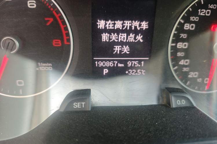 Used Audi A4L 2015 35 TFSI Automatic Standard Model Odometer Close Up